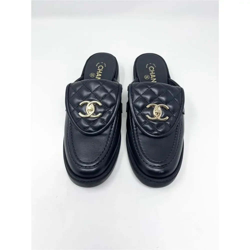 Chanel CC Turnlock Foldover Quilted Mule Slip On Black Leather Flat size 39 EU